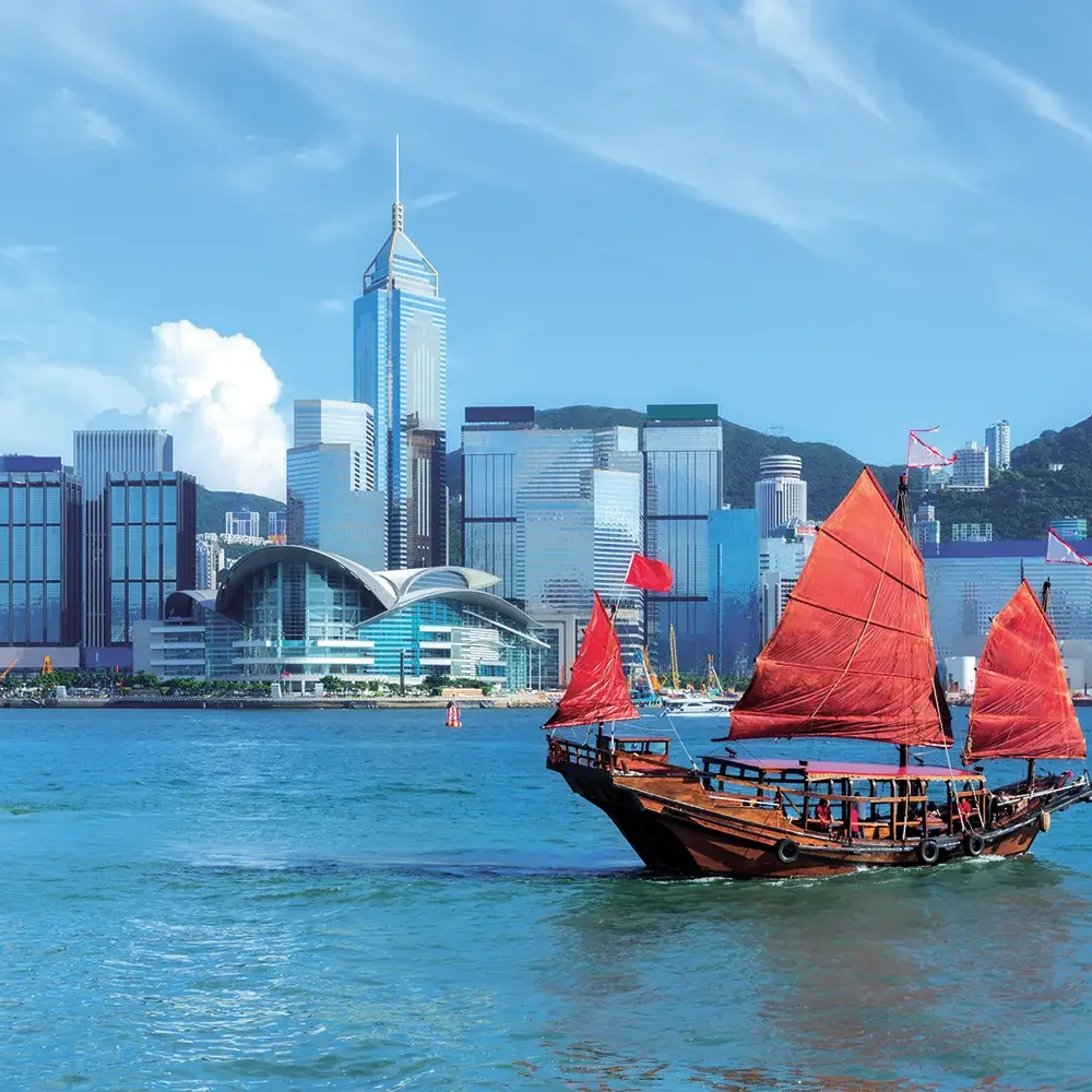 Hong-Kong-harbour-with-junk-boat-484765946_PETITE copie Hong-Kong-harbour-with-junk-boat-484765946_PETITE copie